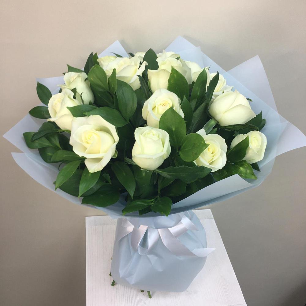 Букет 15 Белых роз Проуд в Партизанске