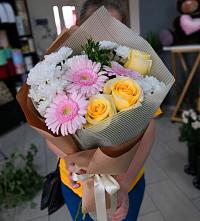 Букет цветов из:  Герберы, Розы и Хризантемы в Партизанске