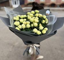 Букет Белые кустовые розы Солинеро в Партизанске