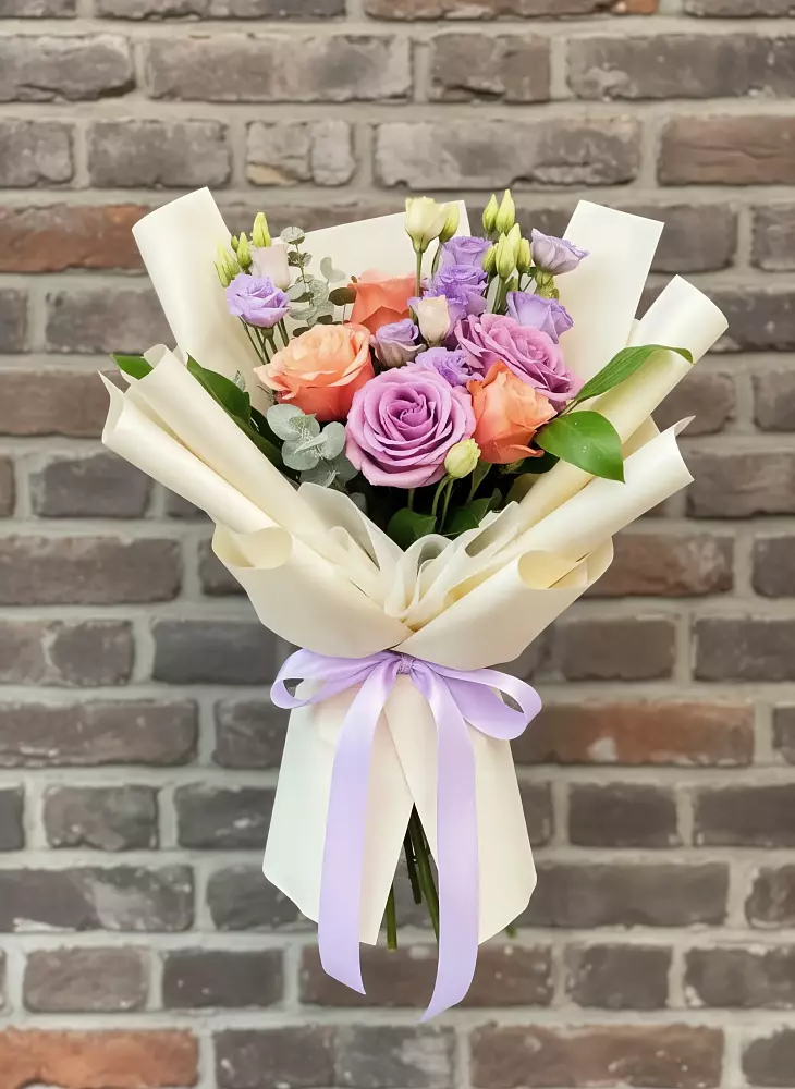 Букет цветов из: Лизиантусы и Розы в Партизанске