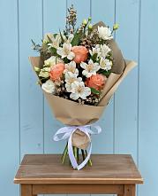 Букет цветов из:  Альстромерии, Лизиантусы, Розы и Хризантемы #REPLACE_PRED# Партизанске