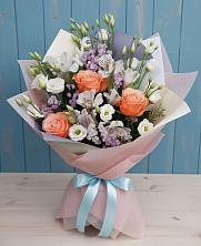Букет цветов из:  Лизиантусы, Розы, Альстромерии и Гипсофила в Партизанске