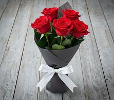 Букет 5 Красных роз Эдлесс Лав в Партизанске