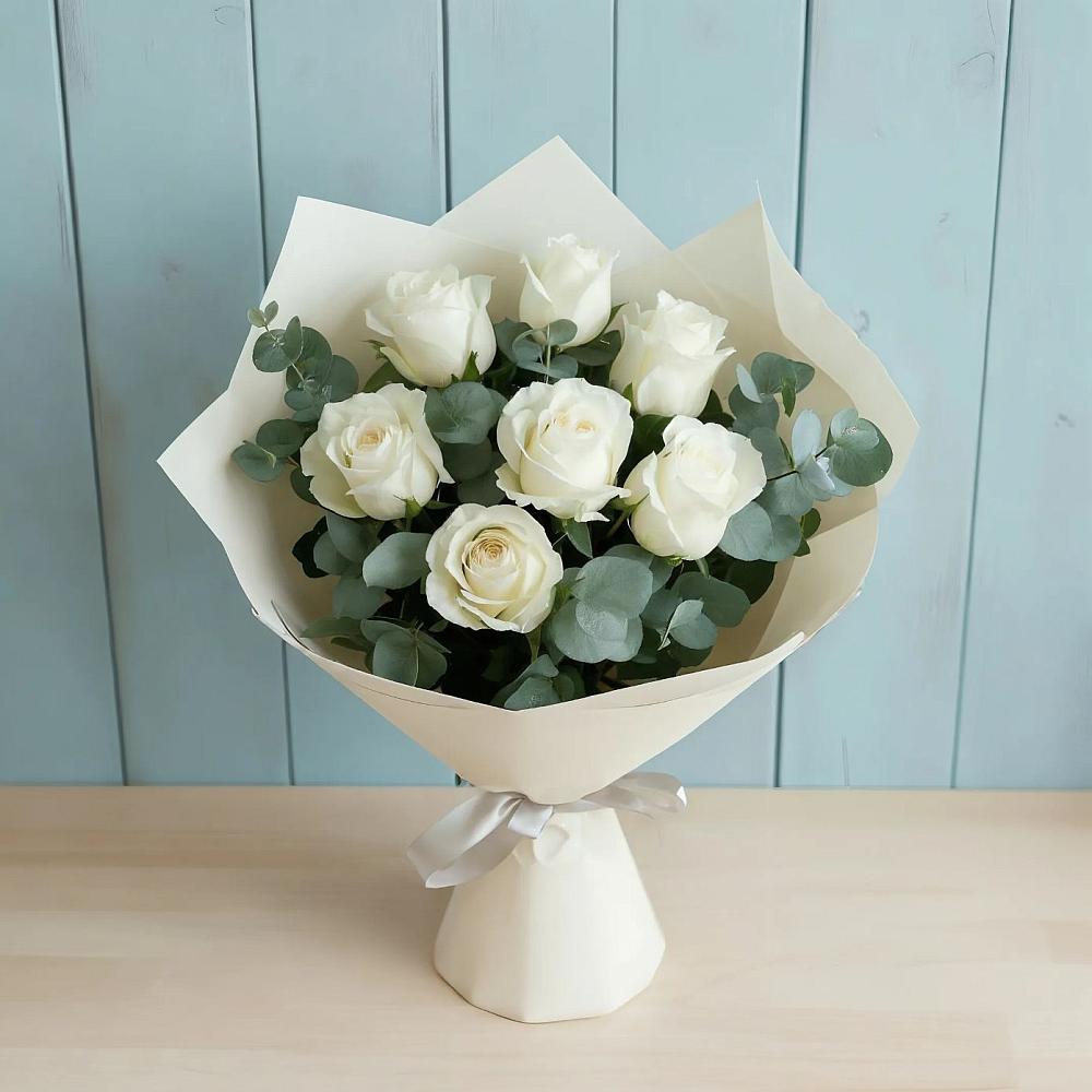 Букет Белые розы в Эвкалипте в Партизанске