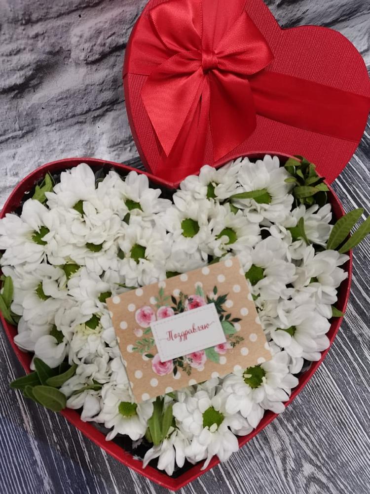 Цветочная композиция из Хризантемы в виде сердца в Партизанске