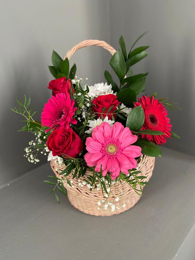Цветочная композиция из Розы, Хризантемы и Герберы в корзине в Партизанске