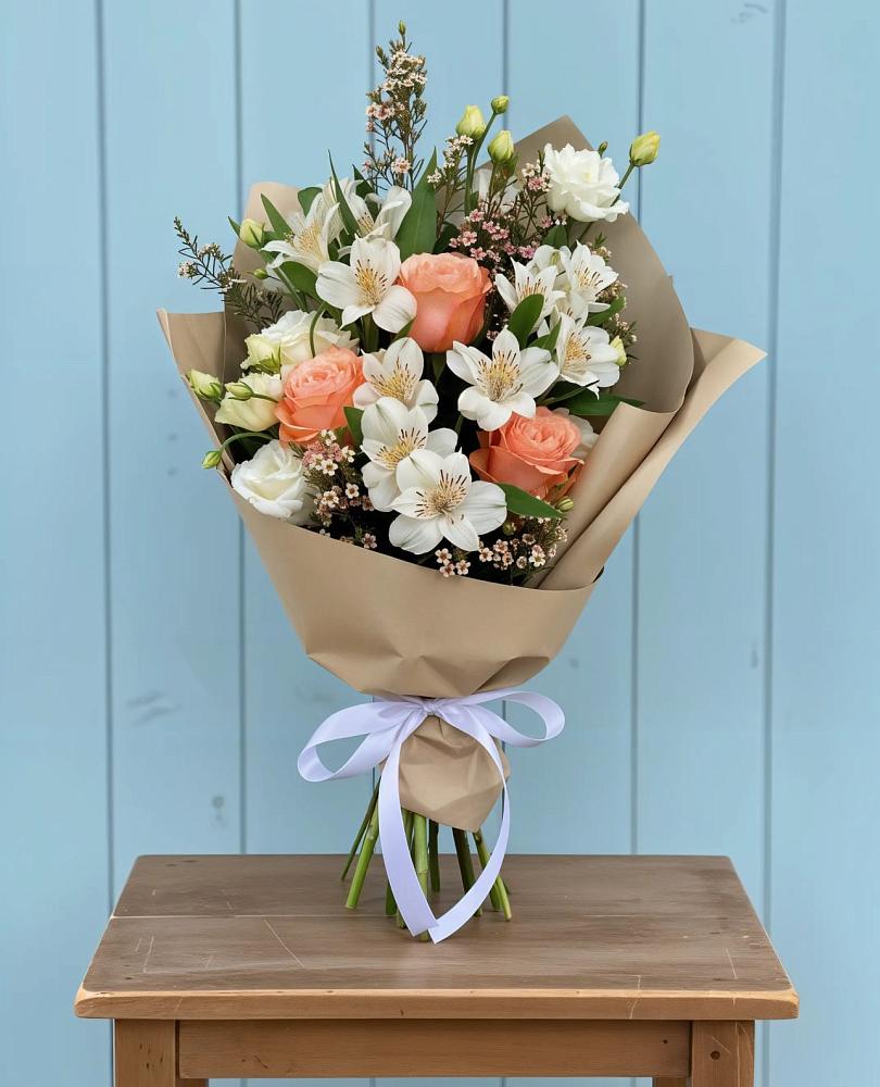 Букет цветов из: Альстромерии, Лизиантусы, Розы и Хризантемы в Партизанске