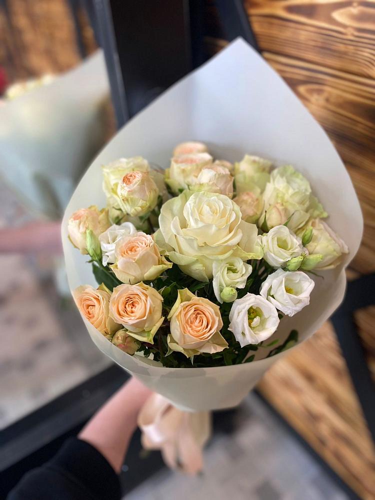 Букет цветов из: Розы и Лизиантусы в Партизанске